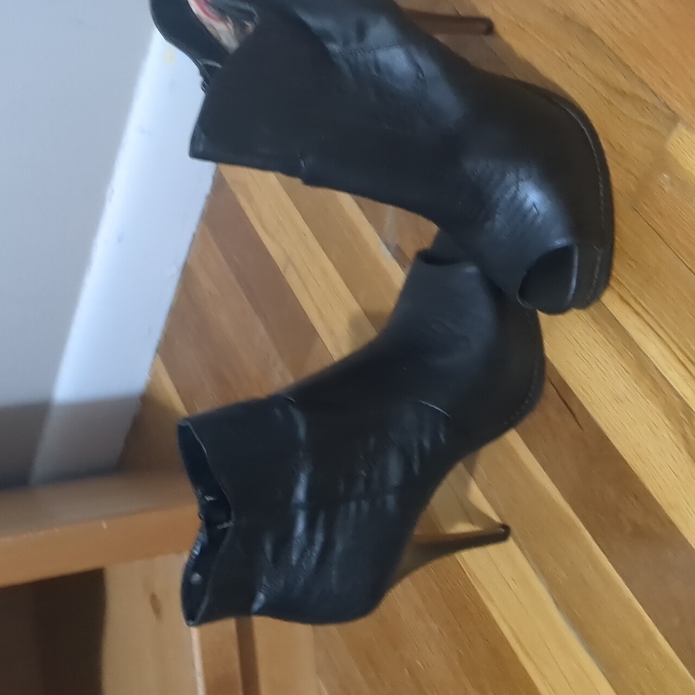 High heel boots